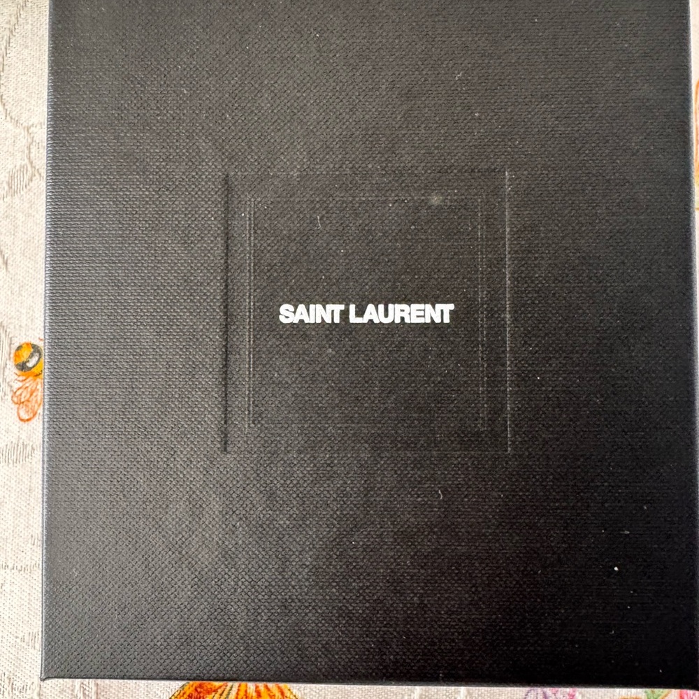 Saint SOLD  Laurent Black Quilted Card Holder
Soft padded leather. - Picture 4 of 5